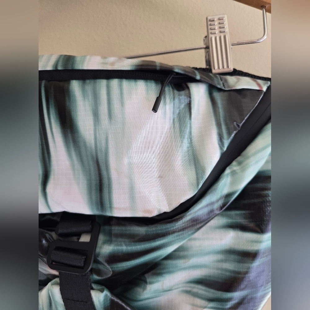 NWT! RAINS, UNISEX , Sibu Bum Bag Large, Blur, MSRP $135 - Picture 11 of 16